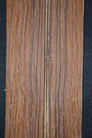 Santos palissander Furnier 232 x 11-14 cm | 0.6 mm | 0,29m²