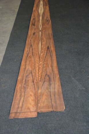 Santos palissander Furnier 216 x 9-13 cm | 0.6 mm | 0,2376m²