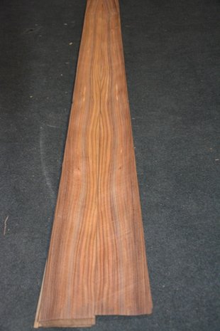Swietenia-Mahagoni Furnier 300 x 37-38 cm | 0.6mm | 1,020m2