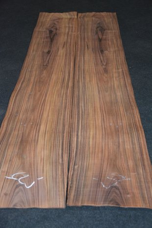 Swietenia-Mahagoni Furnier 242 x 44-45 cm | 0.6mm | 1,077m2