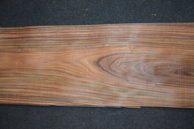 Santos palissander Furnier 213 x 25-29 cm | 0.6 mm | 0,5751m²