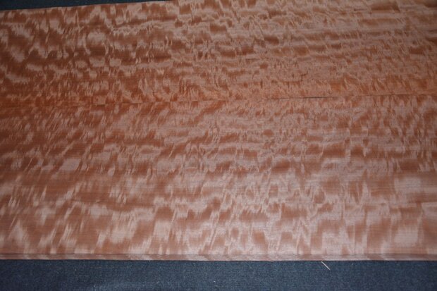 Makore furnier 213 x 40 - 41 cm | 0.6 mm | 0,8627 m&sup2;