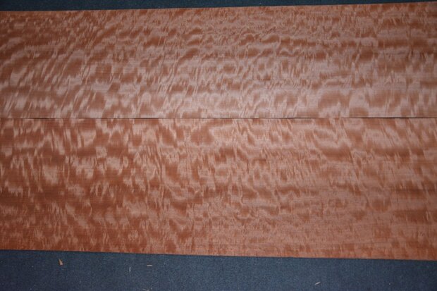 Makore Furnier 213 x 40-41 cm | 0.6mm | 0,86m²