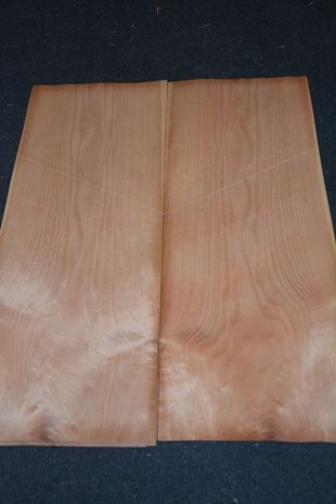 Kirschbaum Furnier 74 x 29 cm | 0.6mm | 0,22m²