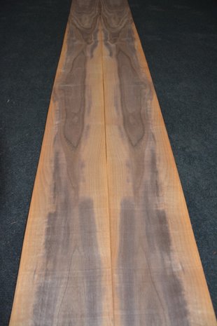 Amerikanischer Nussbaum Furnier 435 x 17-21 cm | 0.6mm | 0,827m²