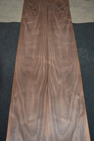 Amerikanischer Nussbaum Furnier 435 x 17-21 cm | 0.6mm | 0,827m²