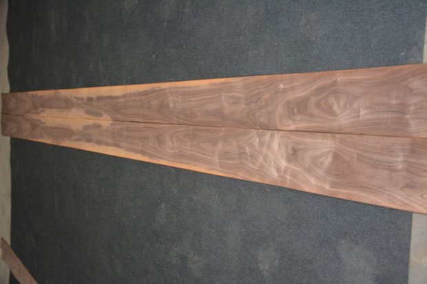 Amerikanischer Nussbaum Furnier 435 x 17-21 cm | 0.6mm | 0,827m²