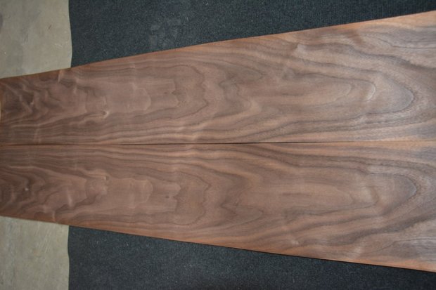 Amerikanischer Nussbaum Furnier 435 x 17-21 cm | 0.6mm | 0,827m²