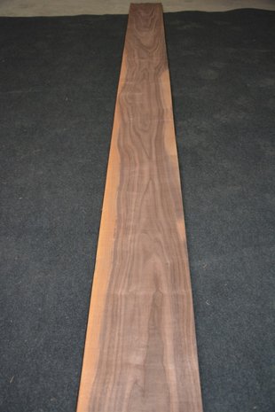 Amerikanischer Nussbaum Furnier 435 x 23-26 cm | 0.6mm | 1,065m²