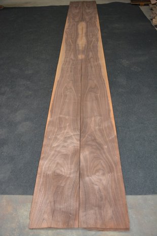 Amerikanischer Nussbaum Furnier 435 x 23-26 cm | 0.6mm | 1,065m²