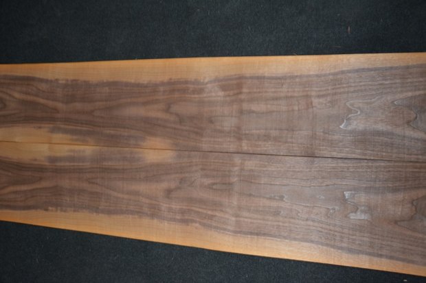 Amerikanischer Nussbaum Furnier 435 x 23-26 cm | 0.6mm | 1,065m²
