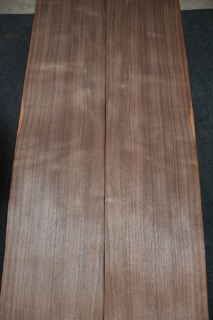 Amerikanischer Nussbaum Furnier 425 x 20-24 cm | 0.6mm | 0,935m²