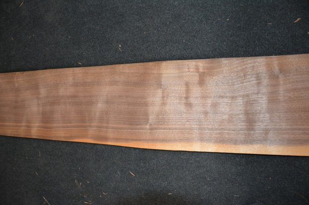 Amerikanischer Nussbaum Furnier 425 x 20-24 cm | 0.6mm | 0,935m²