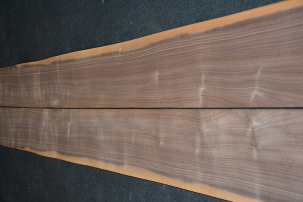Amerikanischer Nussbaum Furnier 425 x 20-24 cm | 0.6mm | 0,935m²