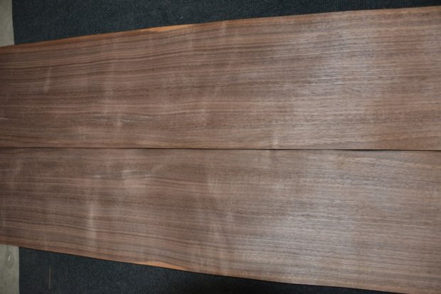 Amerikanischer Nussbaum Furnier 425 x 20-24 cm | 0.6mm | 0,935m²