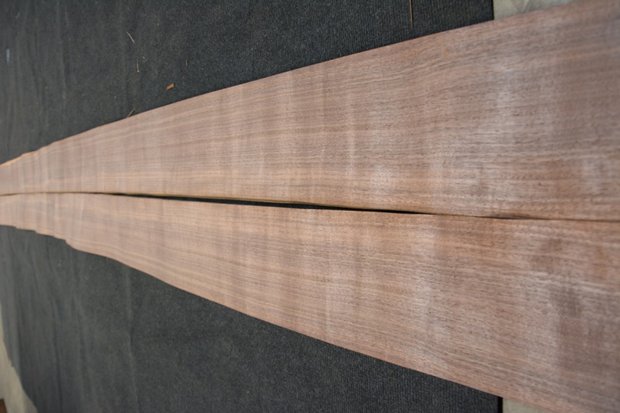 Amerikanischer Nussbaum Furnier 435 x 17-19 cm | 0.6mm | 0,783m²