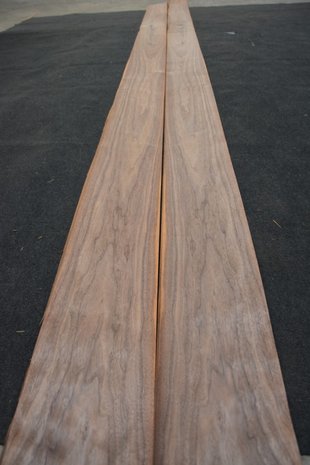 Amerikanischer Nussbaum Furnier 440 x 20 cm | 0.6mm | 0,880m²
