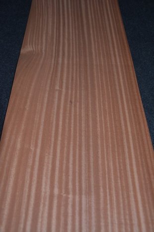 Sapelli mahonie Furnier 221 x 25-28 cm | 0.6mm | 0,586m²