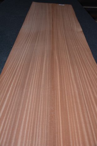 Sapelli mahonie Furnier 221 x 25-28 cm | 0.6mm | 0,586m²