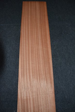 Sipo-Mahagoni Furnier 204 x 17-22 cm | 0.6mm | 0,398m²