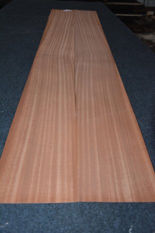 Sipo-Mahagoni Furnier 204 x 17-22 cm | 0.6mm | 0,398m²