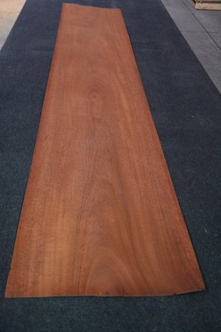 Swietenia mahonie fineer 242 x 44-45 cm | 0.6mm | 1,077m2