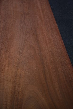 Swietenia mahonie fineer 242 x 44-45 cm | 0.6mm | 1,077m2