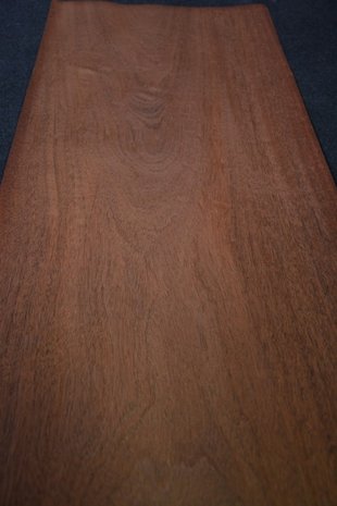 Swietenia mahonie fineer 242 x 44-45 cm | 0.6mm | 1,077m2