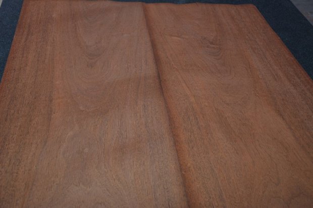 Swietenia mahonie fineer 242 x 44-45 cm | 0.6mm | 1,077m2