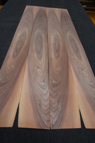 Amerikanischer Nussbaum Furnier 152 x 13 cm | 0.6mm | 0,198m²