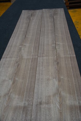 Amerikanischer Nussbaum Furnier 233 x 15-17 cm | 0.6mm | 0,370m²