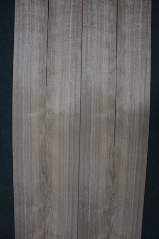 Amerikanischer Nussbaum Furnier 233 x 15-17 cm | 0.6mm | 0,370m²