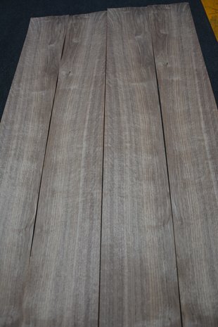 Amerikanischer Nussbaum Furnier 233 x 15-17 cm | 0.6mm | 0,370m²