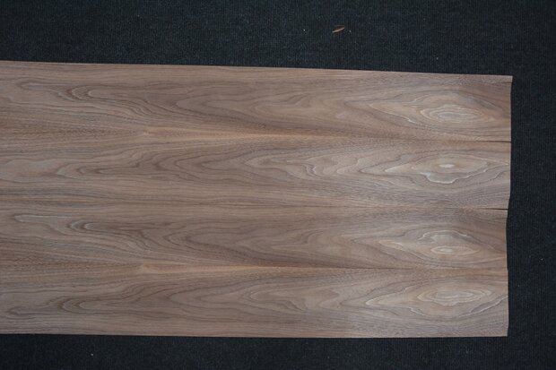 Amerikanischer Nussbaum Furnier 115 x 10-11 cm | 0.6mm | 0,121m²