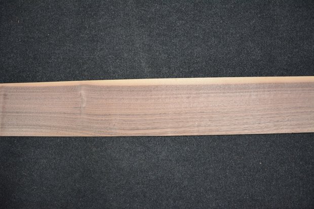 Amerikanischer Nussbaum Furnier 210 x 14-11 cm | 0.6mm |0,263m²
