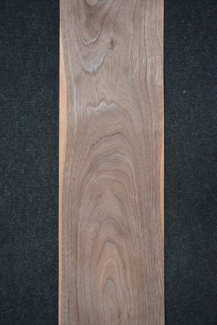 Amerikanischer Nussbaum Furnier 212 x 19 cm | 0.6mm | 0,403m²