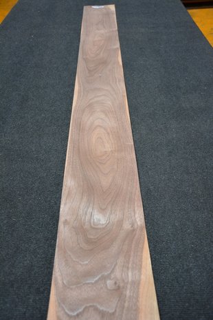 Amerikanischer Nussbaum Furnier 212 x 19 cm | 0.6mm | 0,403m²