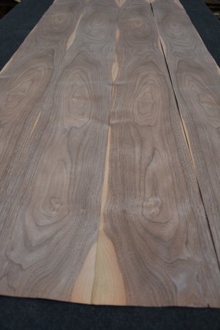 Amerikanischer Nussbaum Furnier 212 x 19 cm | 0.6mm | 0,403m²