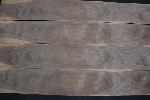 Amerikanischer Nussbaum Furnier 212 x 19 cm | 0.6mm | 0,403m²