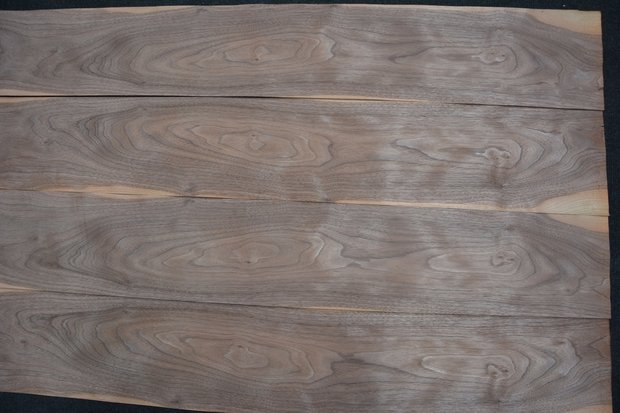 Amerikanischer Nussbaum Furnier 212 x 19 cm | 0.6mm | 0,403m²