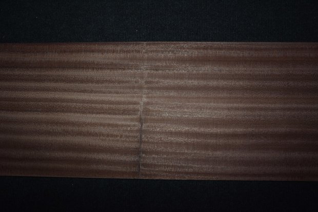 Sipo-Mahagoni Furnier 250 x 26 cm | 0.6mm | 0,650m²