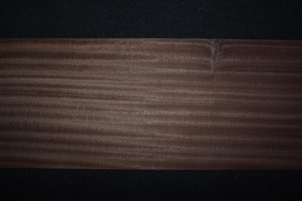 Sipo-Mahagoni Furnier 250 x 26 cm | 0.6mm | 0,650m²