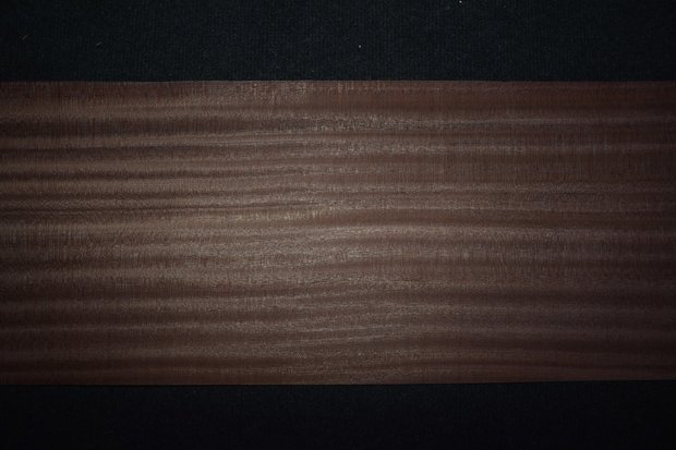 Sipo-Mahagoni Furnier 250 x 26 cm | 0.6mm | 0,650m²