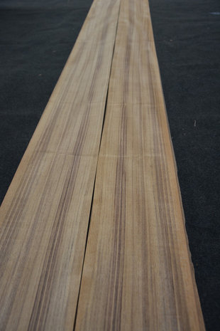 Teakholz Furnier 410 x 19-25 cm | 0.6 mm | 0,902m²