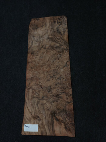 Wurzelholz furnier 74 x 26 - 26 cm | 0.6 mm | 0,2886 m&sup2;