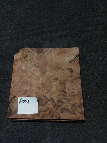 Wurzelholz furnier 16 x 15 - 15 cm | 0.6 mm | 0,0360 m&sup2;