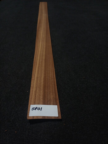 Dibetou furnier 155 x 8,5 - 10 cm | 0.6 mm | 0,2093 m&sup2;