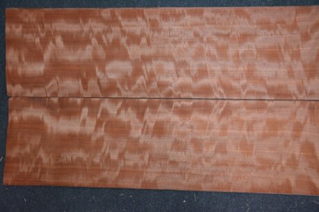 Makore Furnier 223 x 25-27 cm | 0.6mm | 0,58m² Makore Furnier 223 x 25-27 cm | 0.6mm | 0,58m²