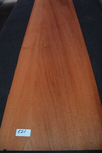 Swietenia mahonie fineer 242 x 49-55 cm | 0.6mm | 1,256m2 Swietenia mahonie fineer 242 x 49-55 cm | 0.6mm | 1,256m2