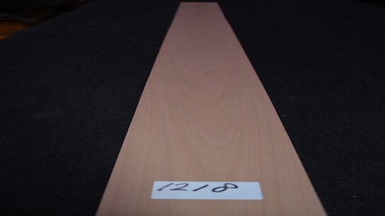 Buchenholz Furnier 210 x 14 cm | 0.6mm | 0,294m² Buchenholz Furnier 210 x 14 cm | 0.6mm | 0,294m²